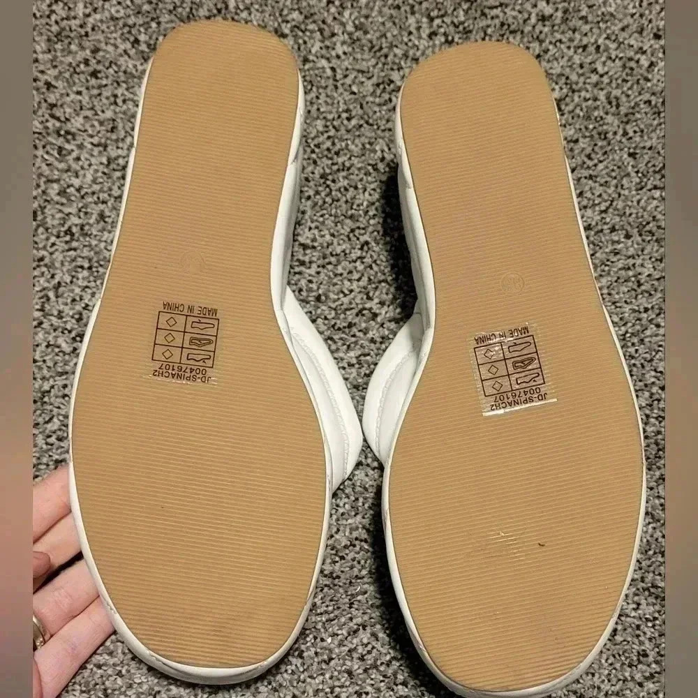 So Me White Platform Quilted Platform Thong Sandals Womens Size 8.5 - Picture 3 of 7